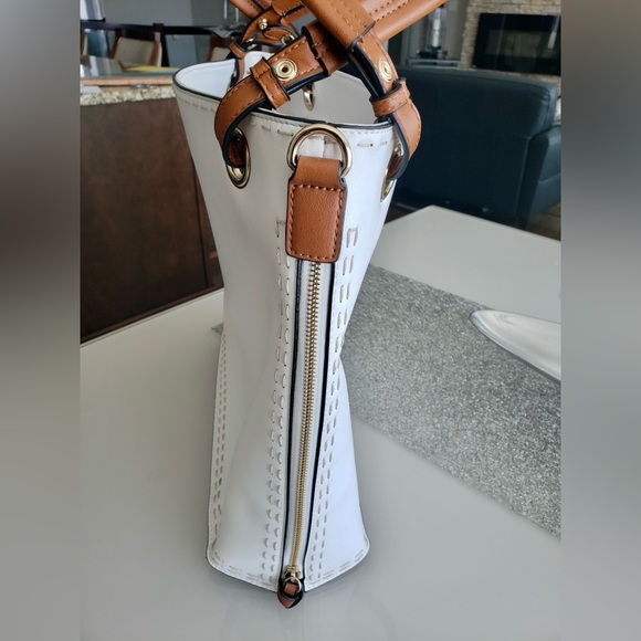 Vegan Classic Purse - Picture 2 of 6